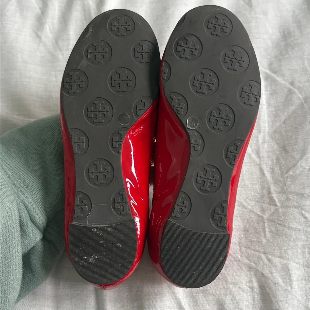 Tory Burch Glossy Red Leather Flats with Gold Emblem Little Girls 11c